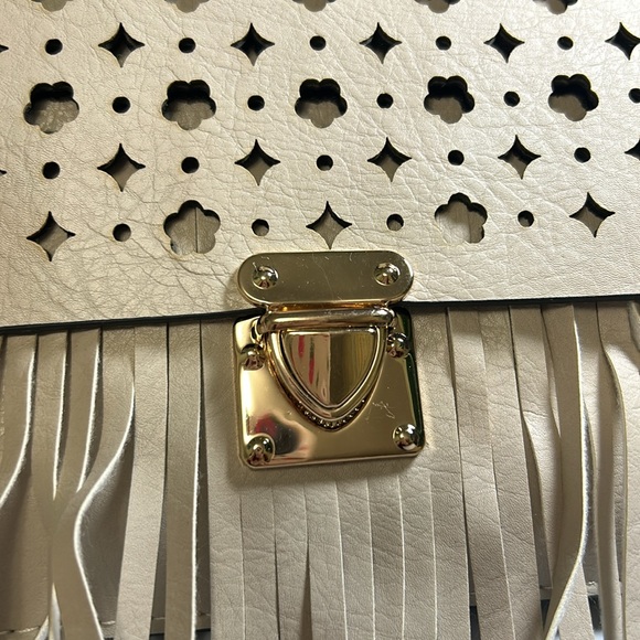 Cherie Bliss - Picture 3 of 6